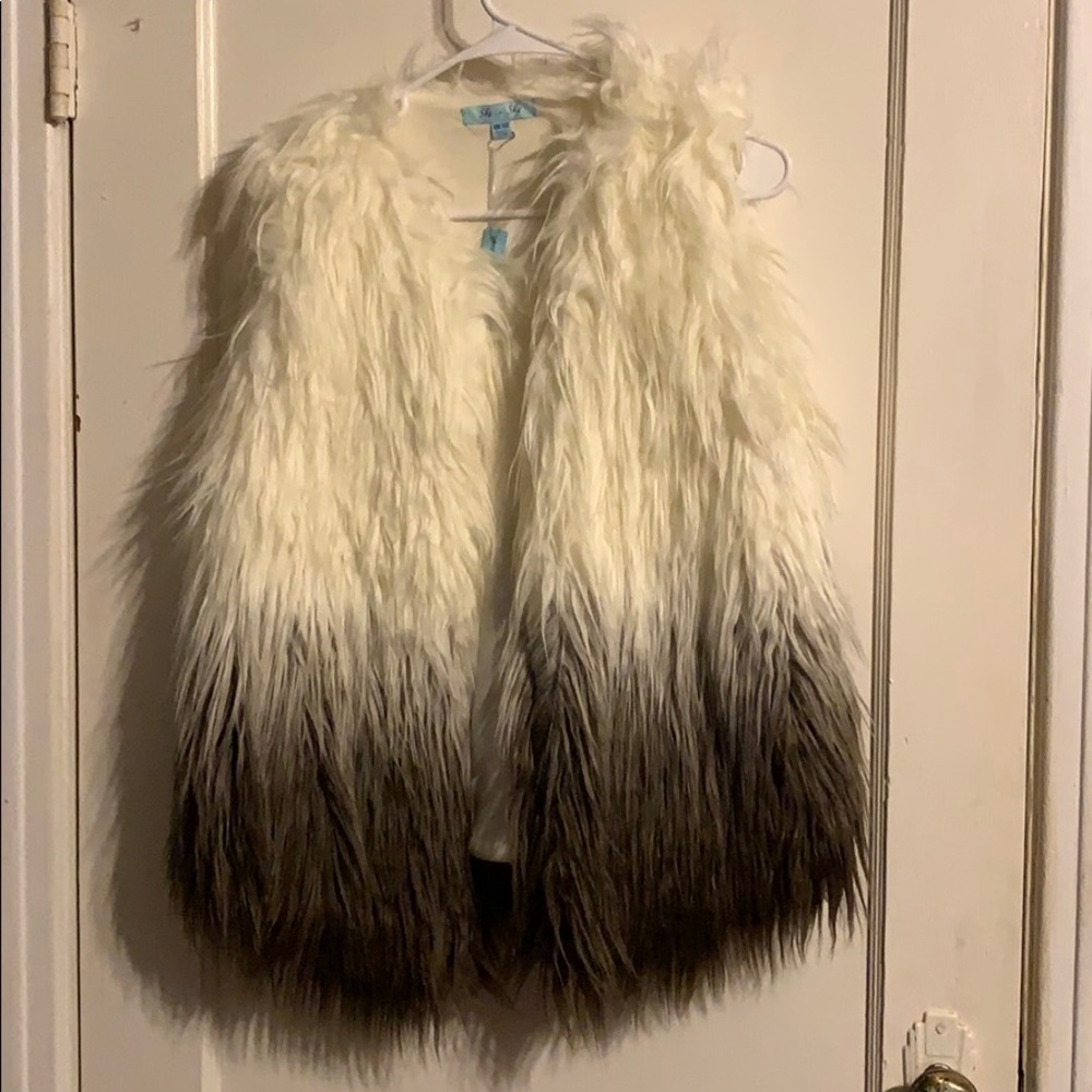 NWT Woman’s vest one size fits most!